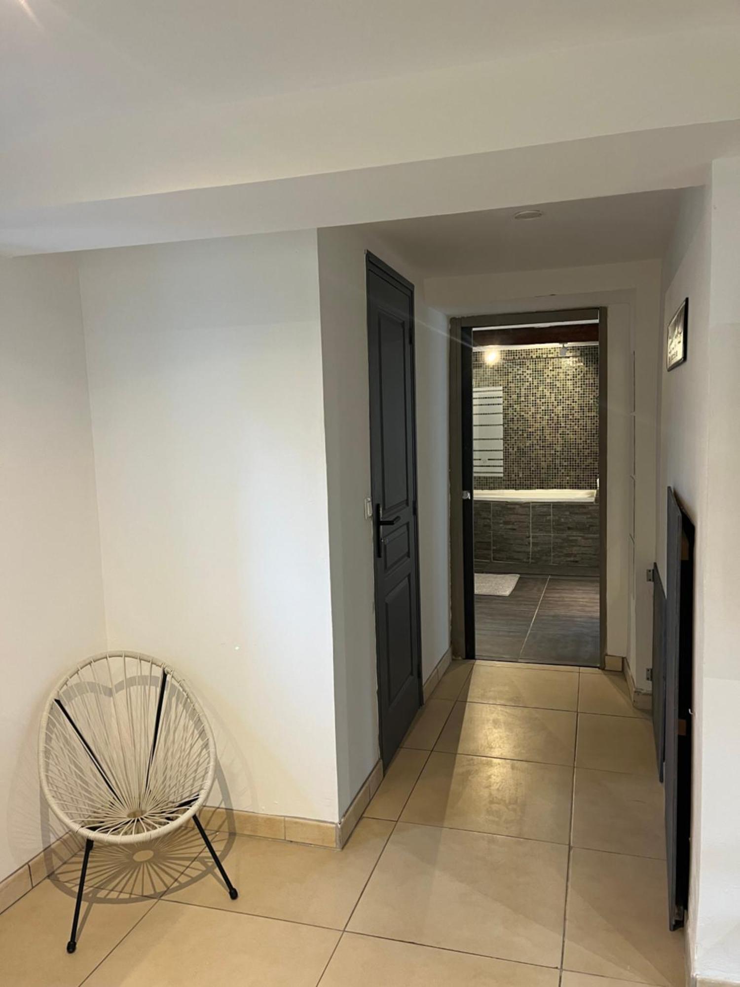 Appartement Avec Piscine Au Milieu Des Vignes Les Arcs-sur-Argens Extérieur photo